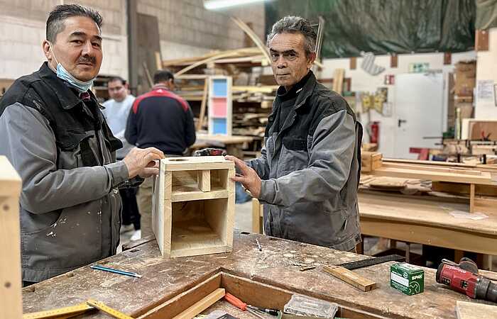 Bauen den Prototypen für den Wiedehopf: Nematullah Karimi und Fawaz Ali aus Syrien. 