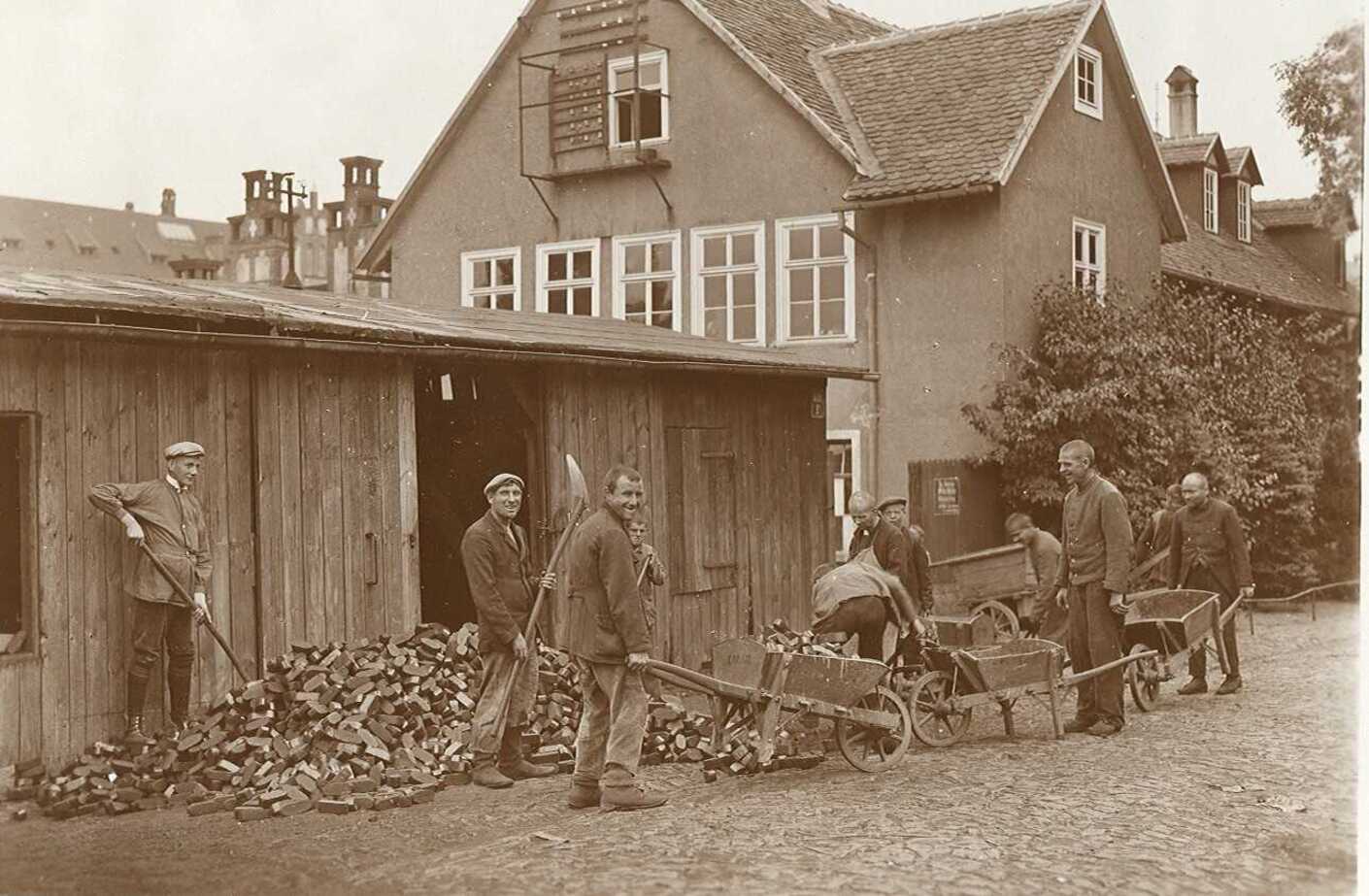 Kohlenschuppen hinter dem Bienenkorb, 1929